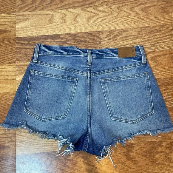 J.Crew Relaxed Jean Shorts in a medium wash with a frayed hem Size 26 - Picture 2 of 8